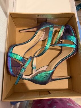 Jessica Simpson size 11 Women’s Iridescent Green Strappy High Heel Sandals